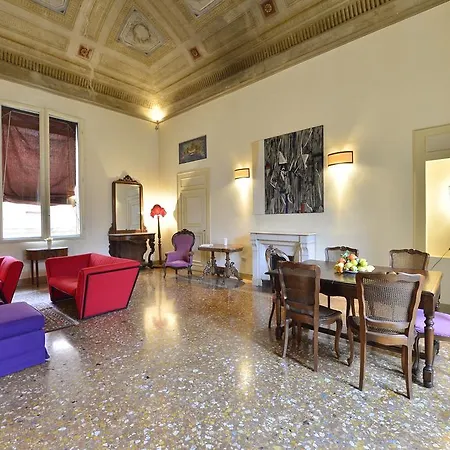 Palazzo Tanari Bolonia